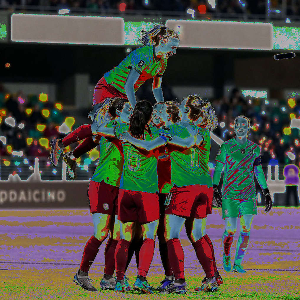 Cú móc bóng hụt của Chino Huerta và bài học từ đêm Pumas tôn vinh Hugo Sánchez