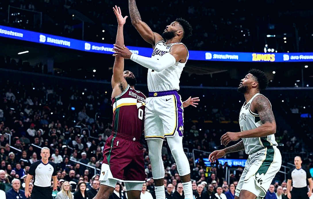 Reaves ghi 28 điểm, Doncic ném 8/21: Lakers lội ngược dòng trước Clippers nhờ hiệp hai và băng ghế dự bị