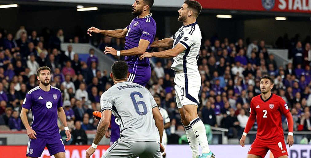 Salah, mặt cỏ nhân tạo và một quyết định bị gọi sai tên