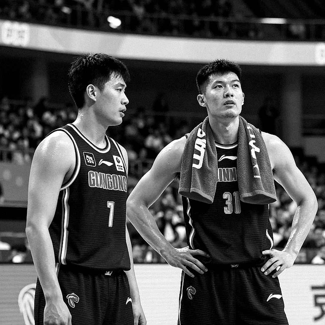 Payload rỗng: kỹ thuật lọc tin chuyển nhượng NBA bằng ba điểm thông tin có nguồn