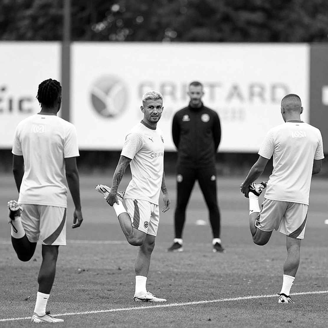 Chicharito hát ở Dallas: một tiền đạo 37 tuổi đang đổi sân khấu, không phải đổi đam mê