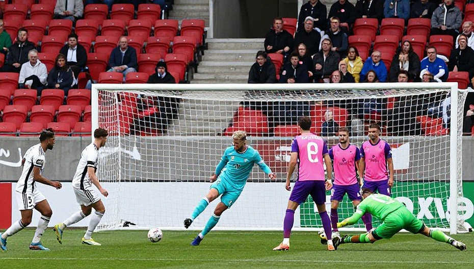 Năm thay đổi và một khoảng lặng: chỗ hở của Real Madrid không nằm ở hàng công